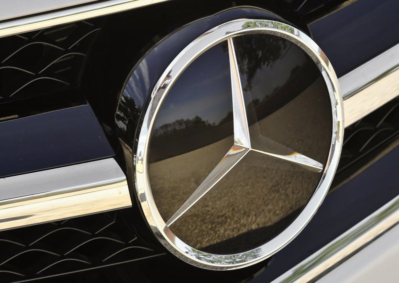 Изложение на оригинални резервни части Mercedes