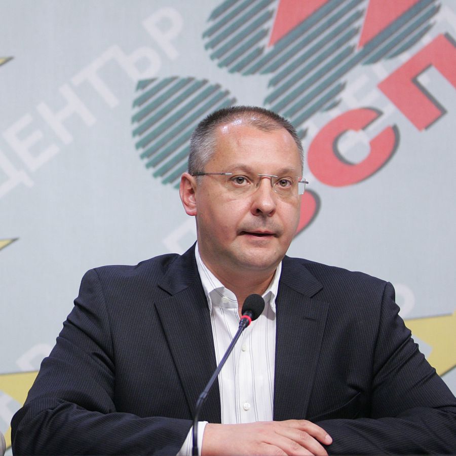 Станишев се закани на своите за изборите, похвали Първанов