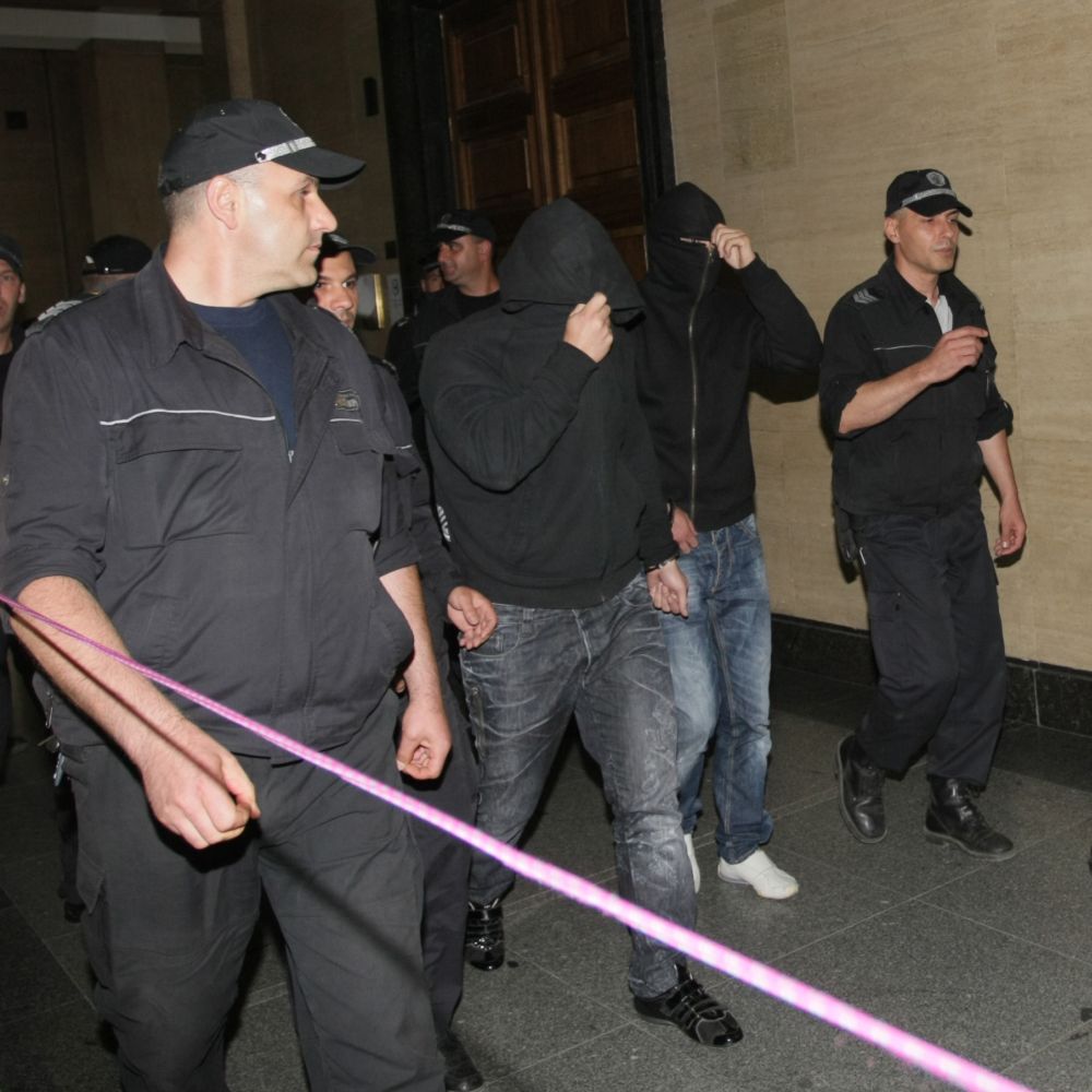 ”Защитените” в ареста: Да живее Цецо Цветанов!