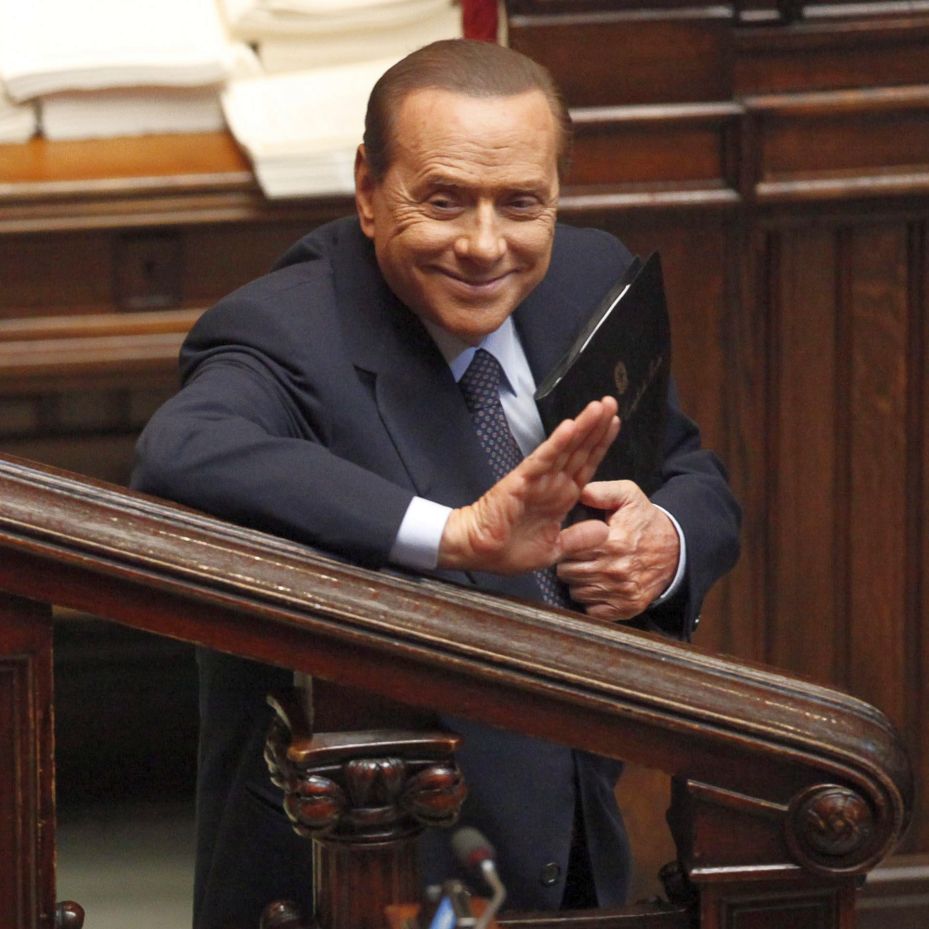 Берлускони пред парламента: Подхлъзнах се в банята