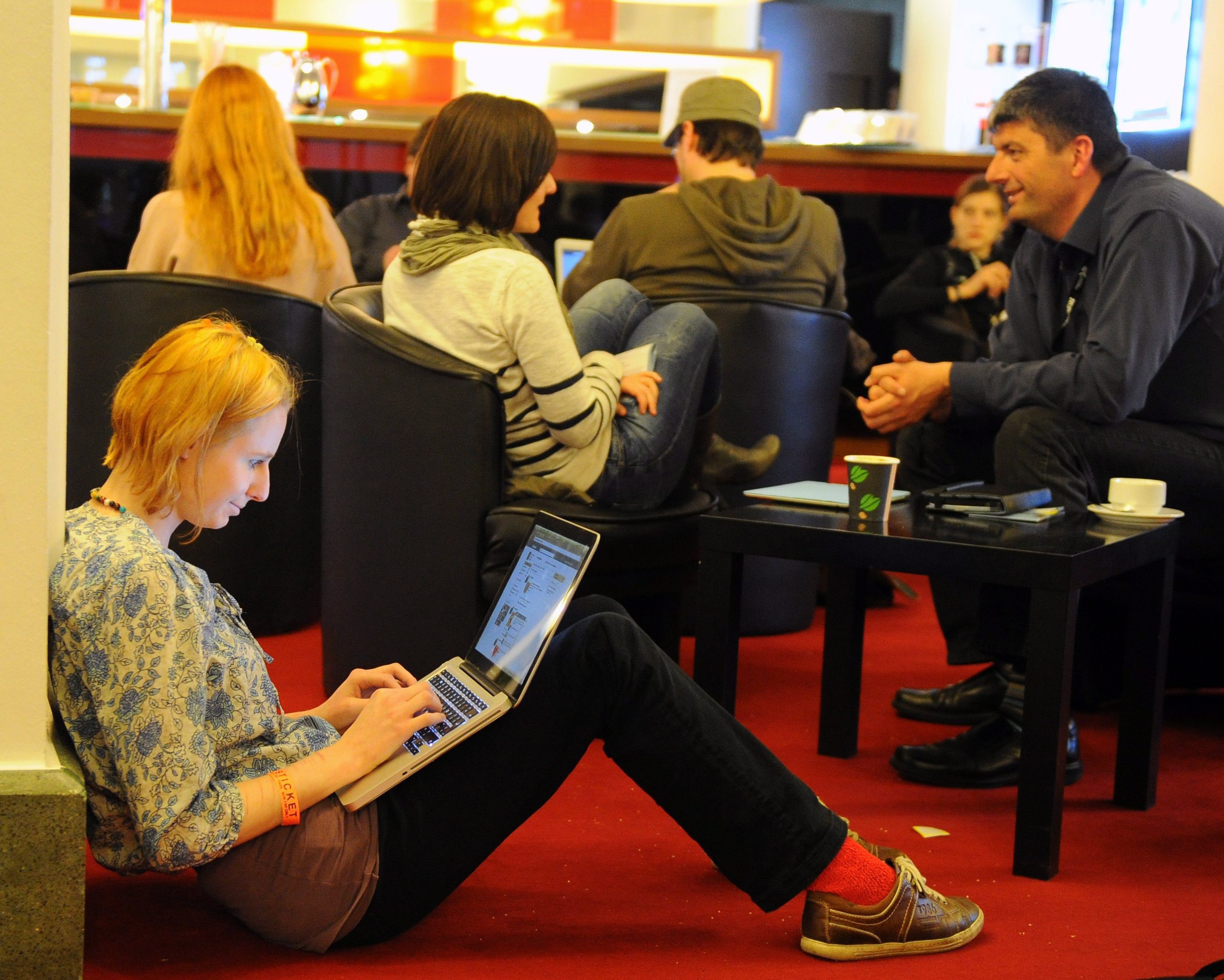 Все повече българи пазаруват онлайн