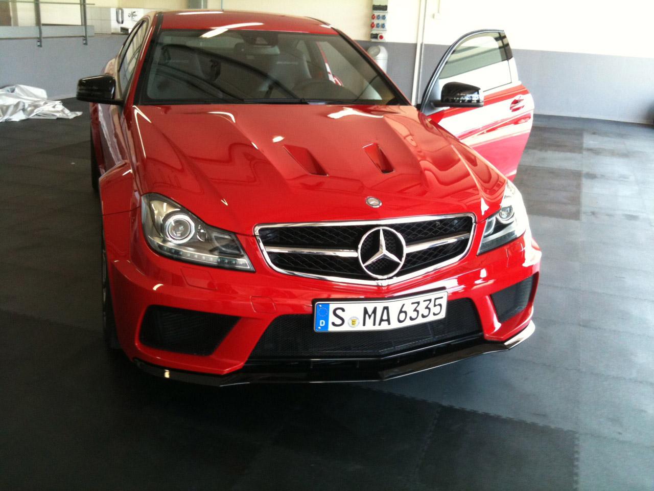 Снимаха черната серия на Mercedes C63 AMG