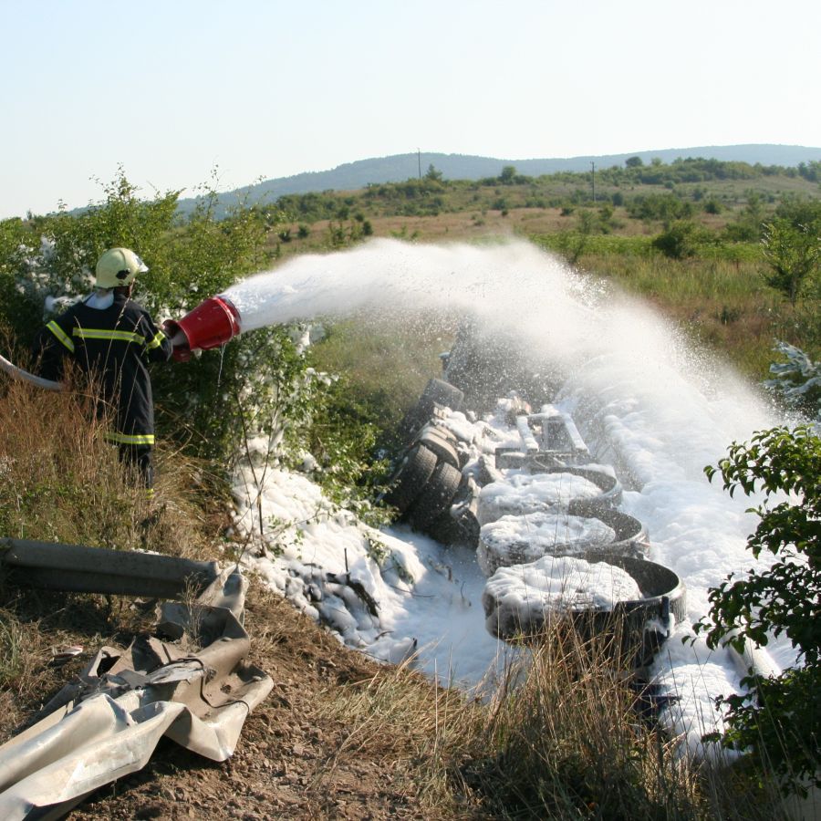 С токсичния химикал бяха замърсени водите и почвата на р.Белица