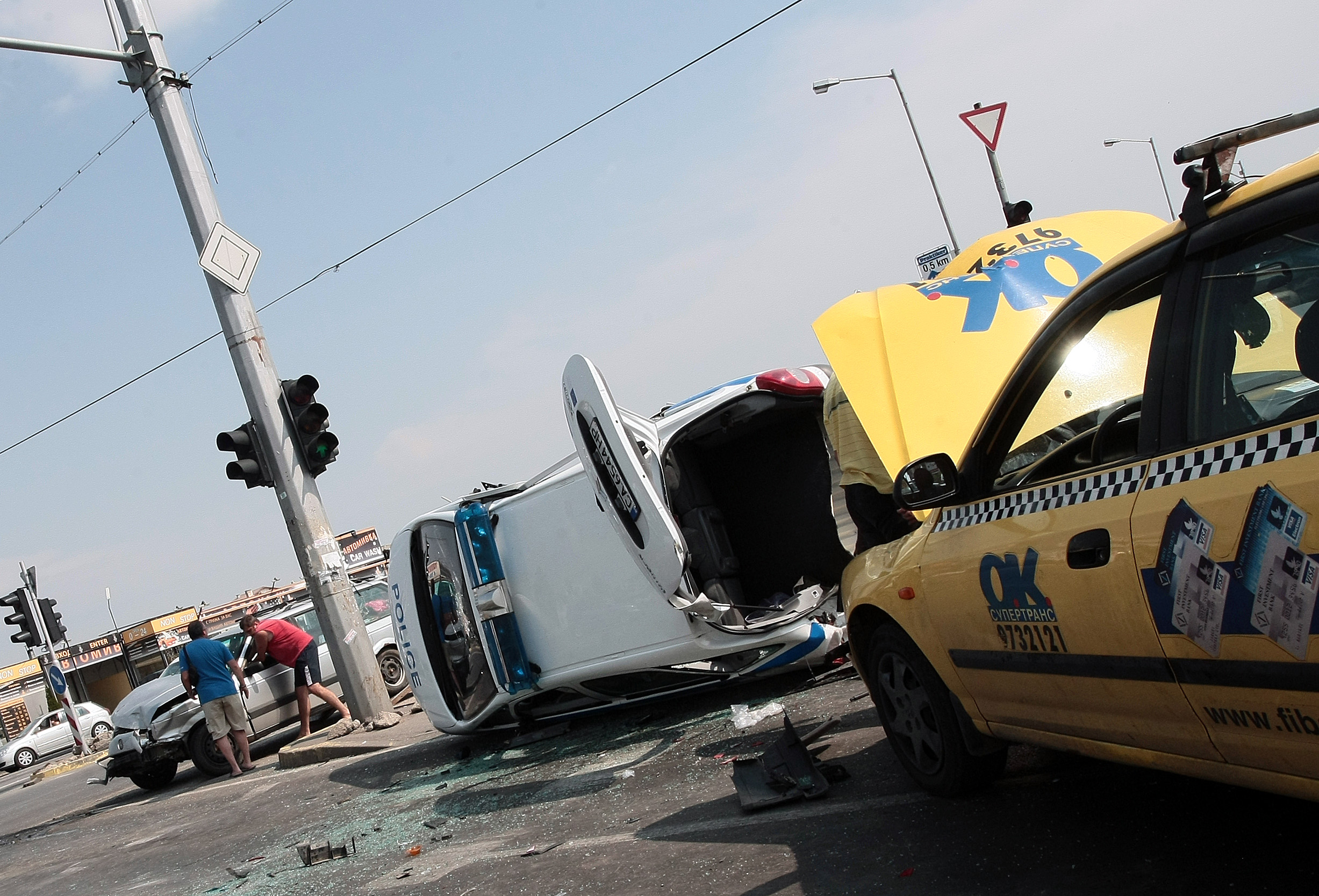 Патрулка се преобърна в София, 4 са ранени