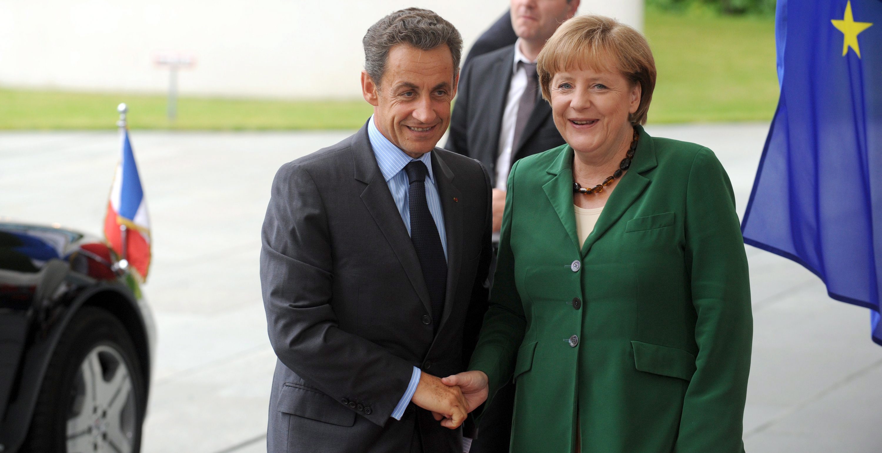 Саркози и Меркел искат стриктни мерки срещу кризата