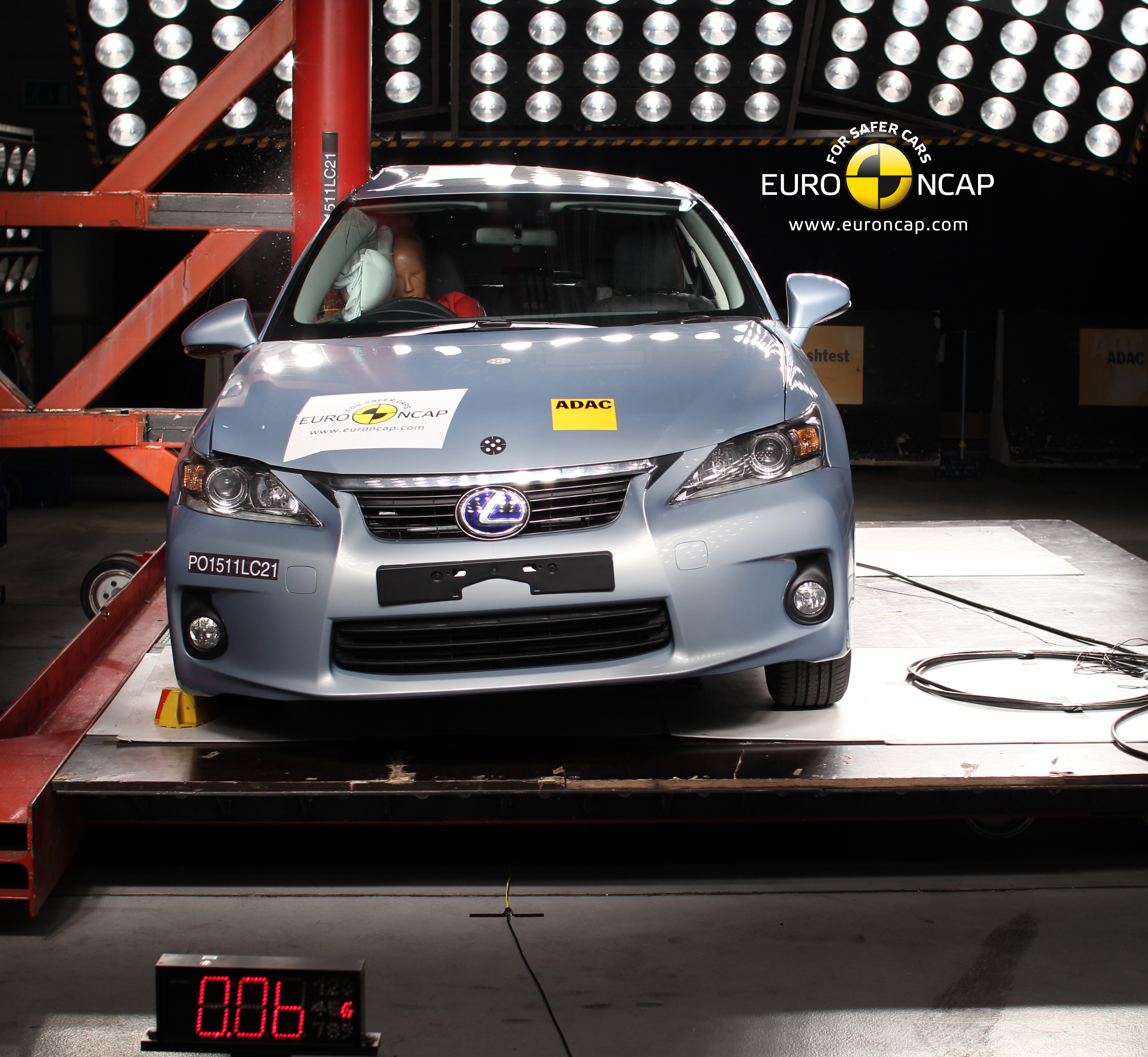 Lexus CT 200h с 5 звезди по новата система на Euro NCAP - видео