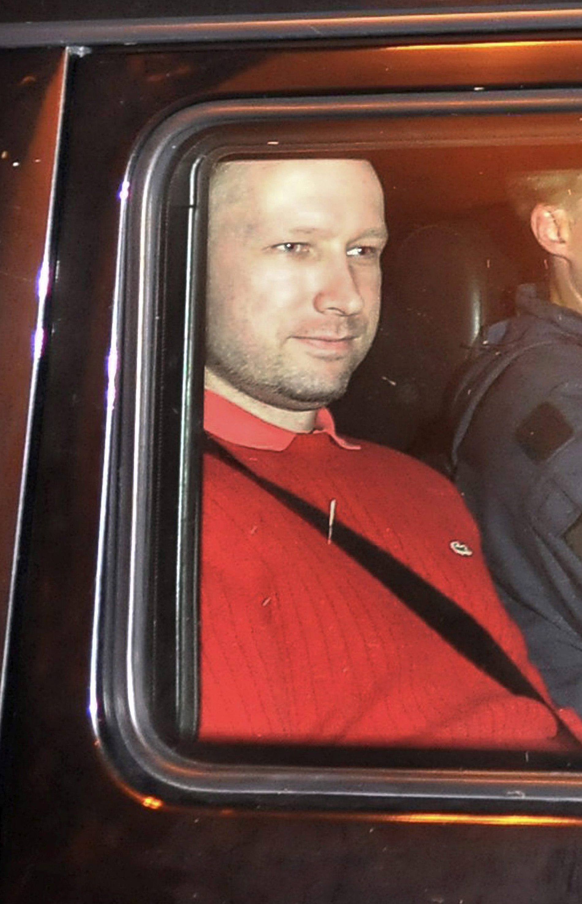 Брайвик не се призна за виновен, имал помощници