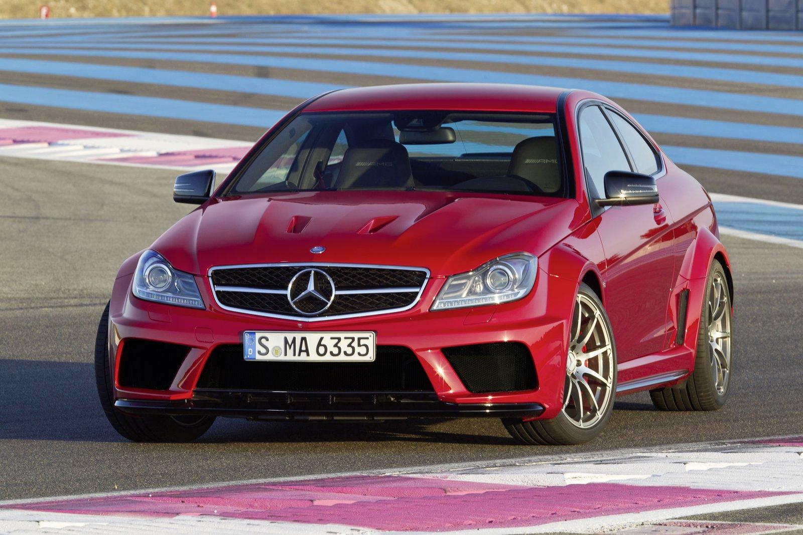 Тъмната страна на Mercedes C63 AMG Black Series (видео)