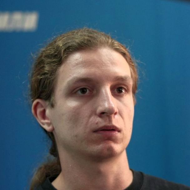 Полицаи арестували и били ”съмнителен” младеж с дълга коса
