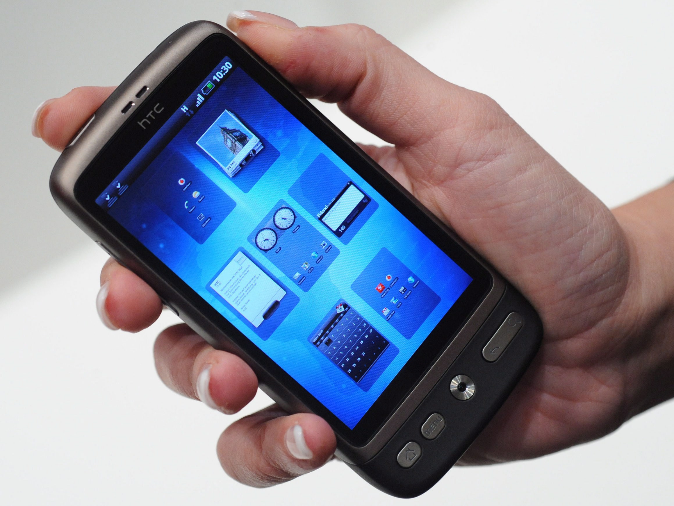HTC обмисля купуването на мобилна ОС