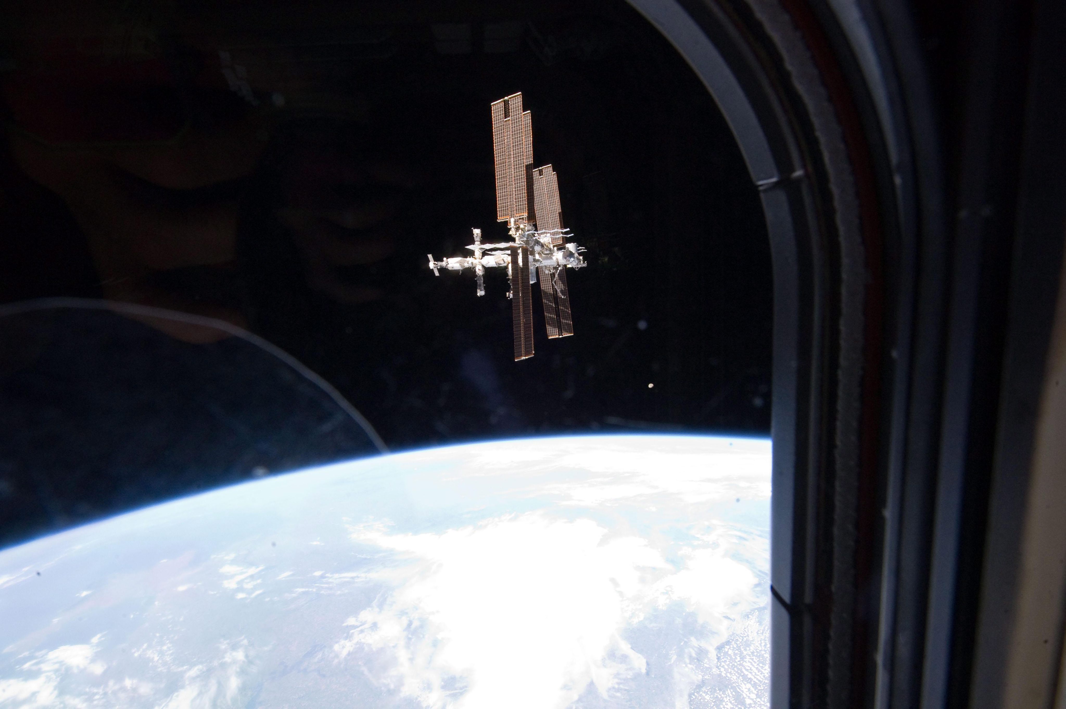Орбитата на МКС бе повдигната с близо 2,5 км