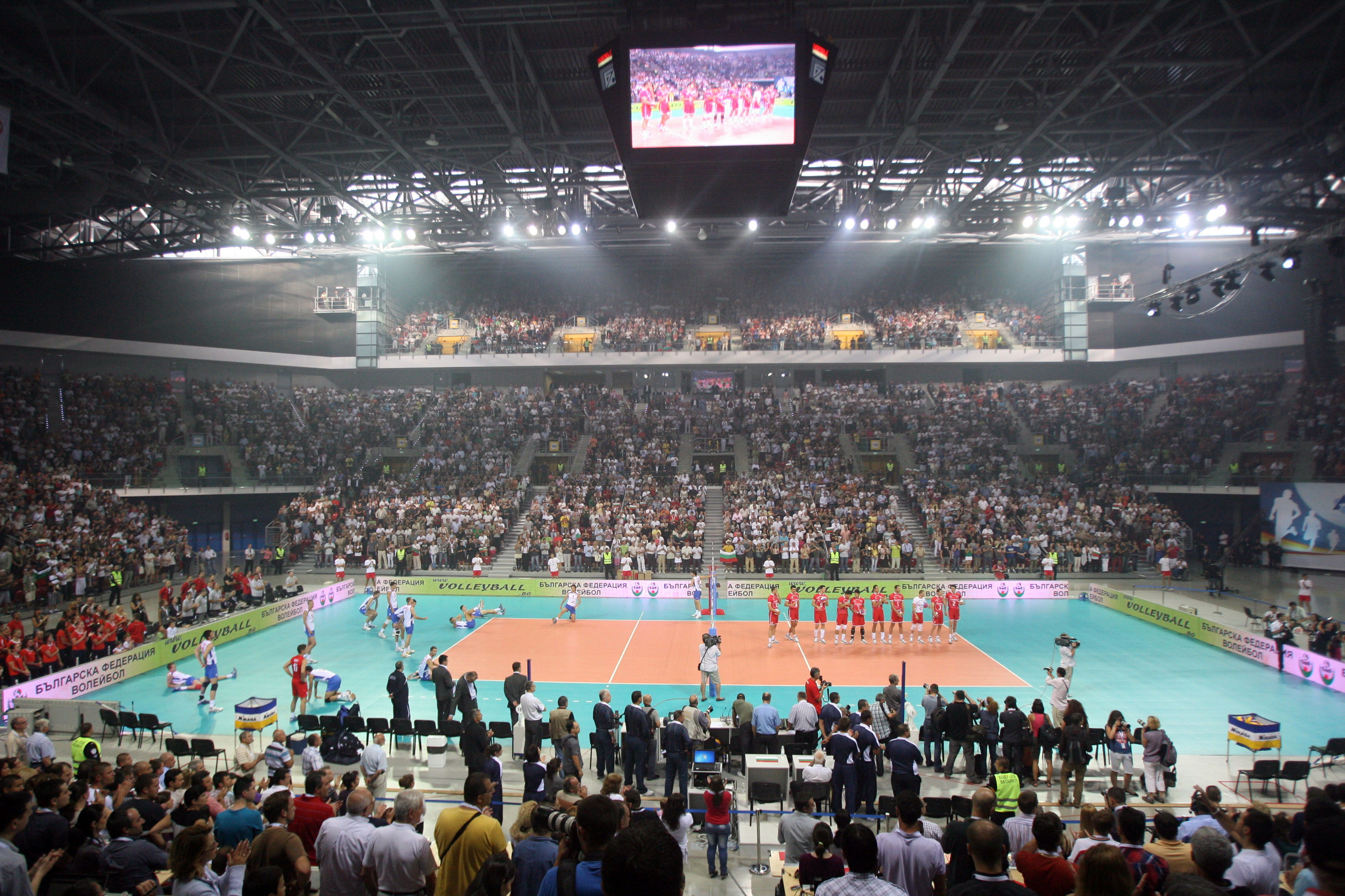 Българските волейболисти ”сефтосаха” новата зала с победа над Сърбия