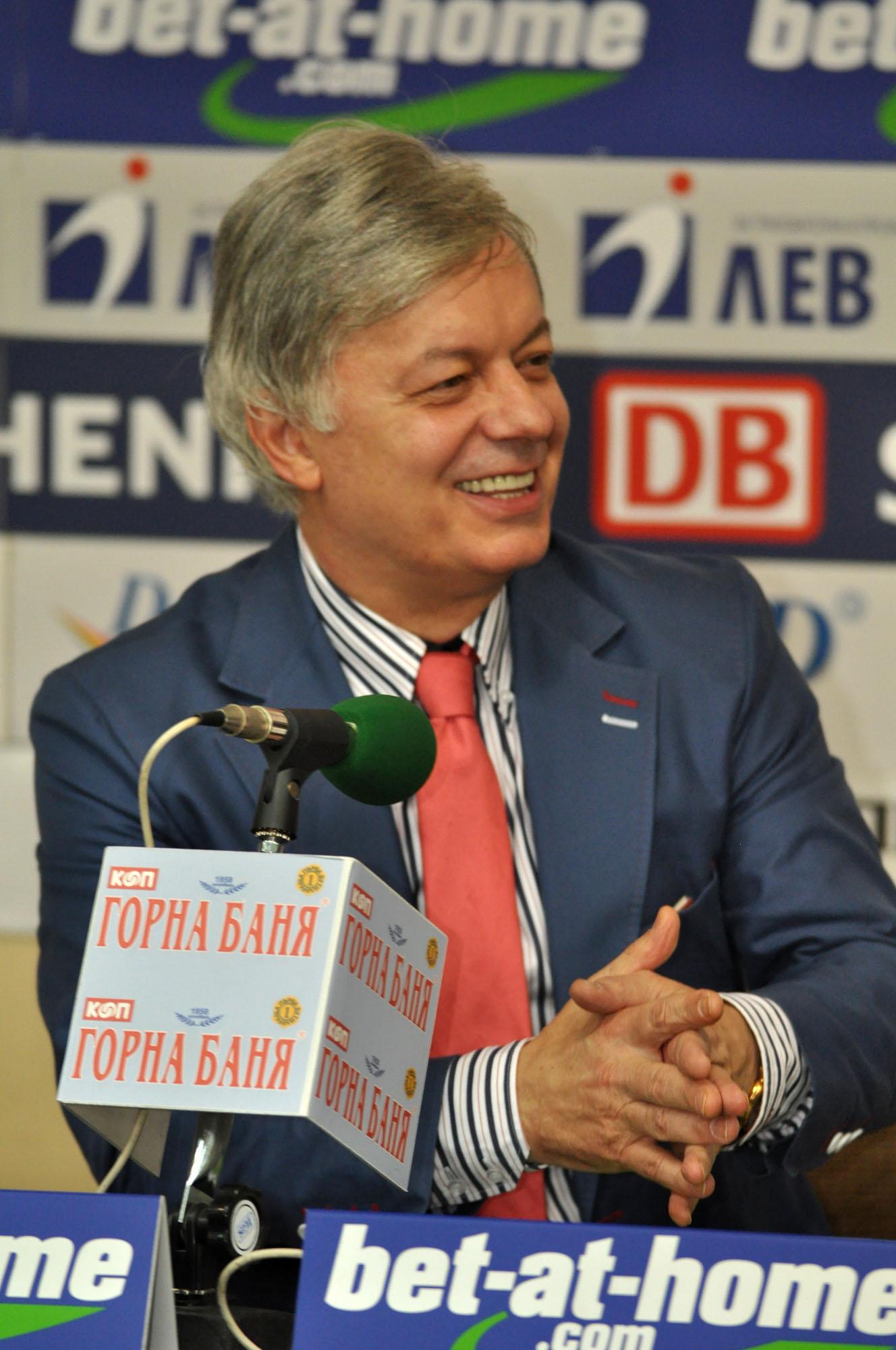 Валентин Михов
