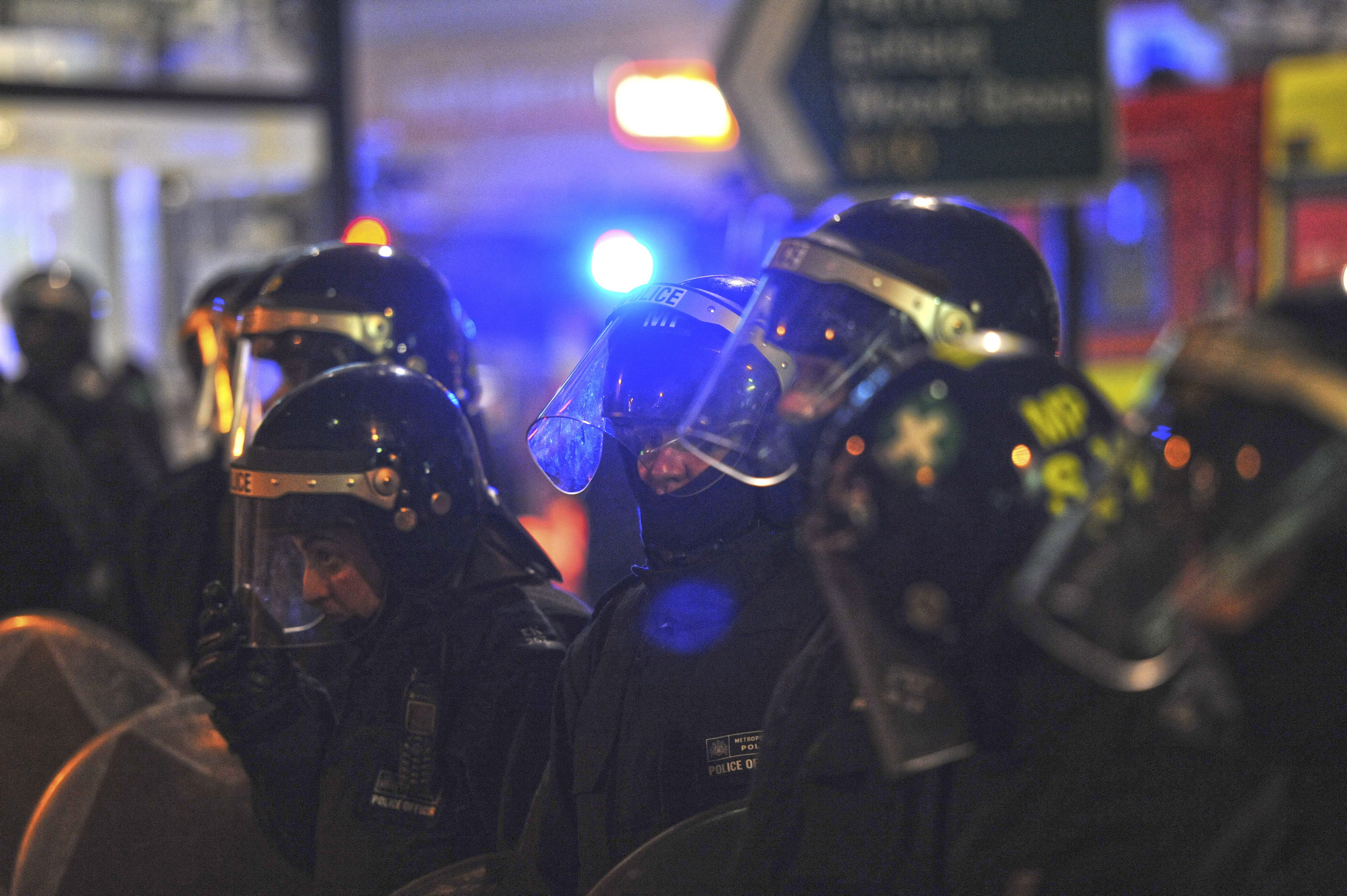 Безредици в Лондон заради убит от полицай жител