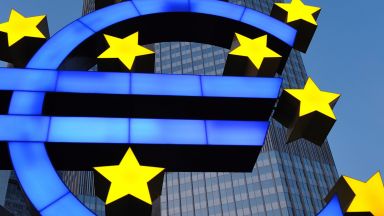 ЕК: 11 страни в ЕС са пред финансови рискове