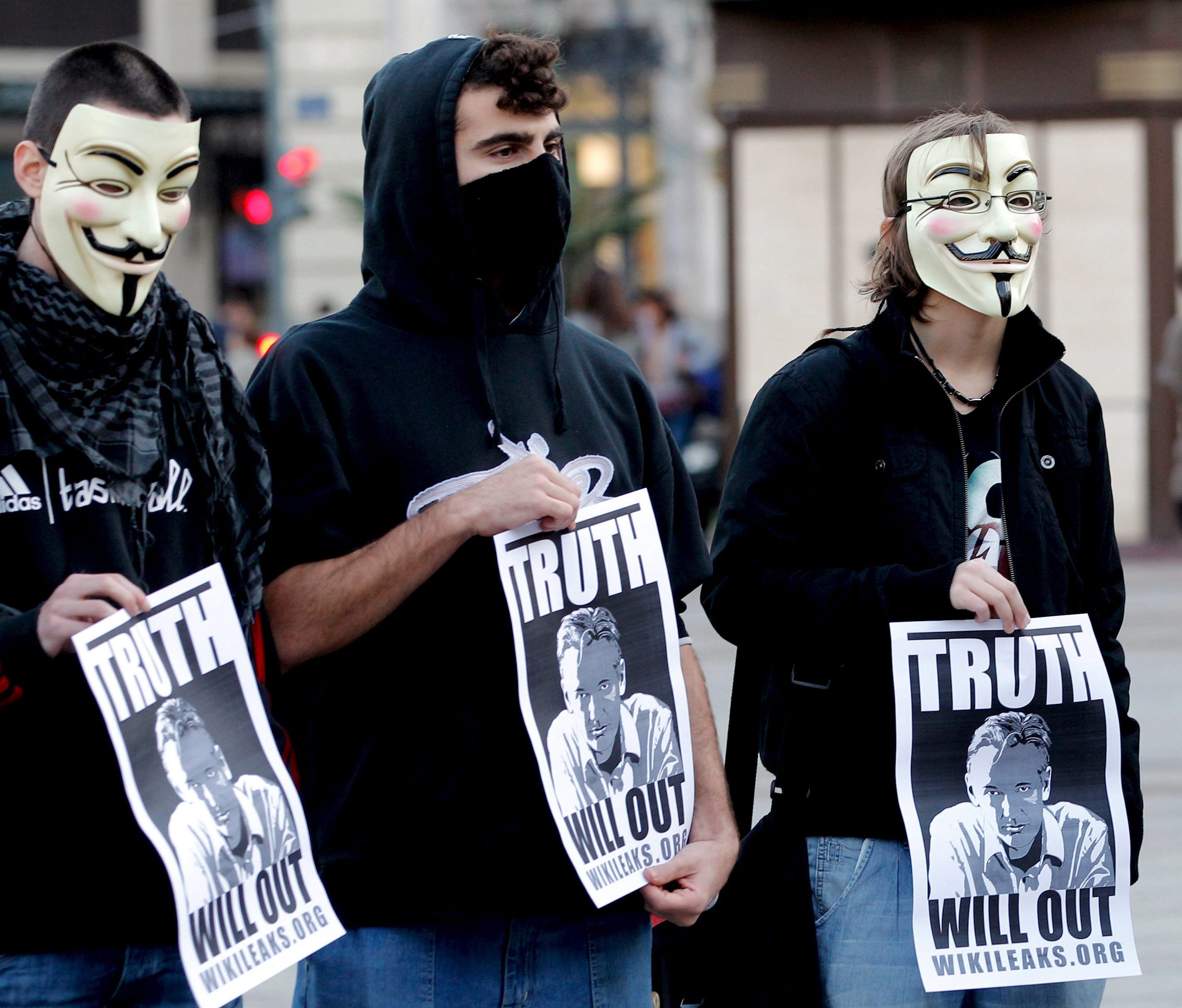 Наркокартел ще наказва хакерите от Anonymous