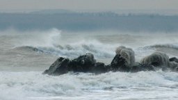 И днес е опасно морето край Бургас