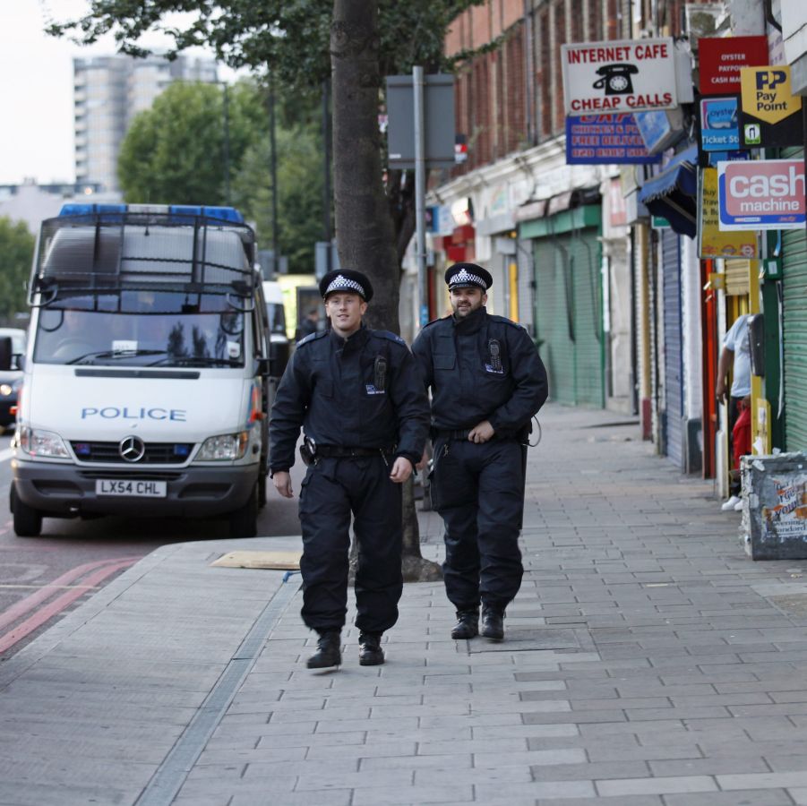 Лондонската полиция е подпомагана от интернет потребители за разкриване на престъпниците