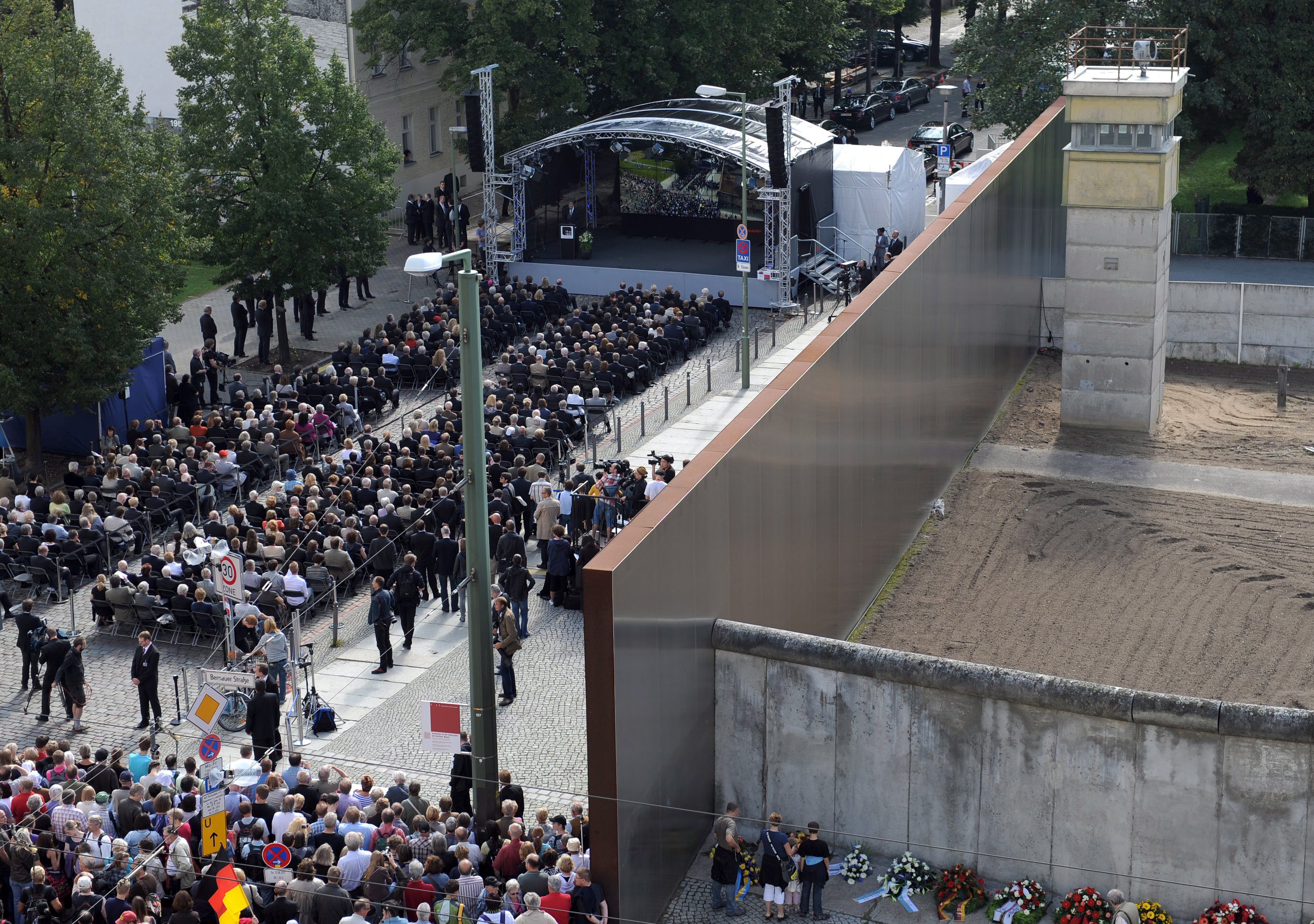 Германия всяка година отбелязва годишнина от изграждането и рухването на Берлинската стена