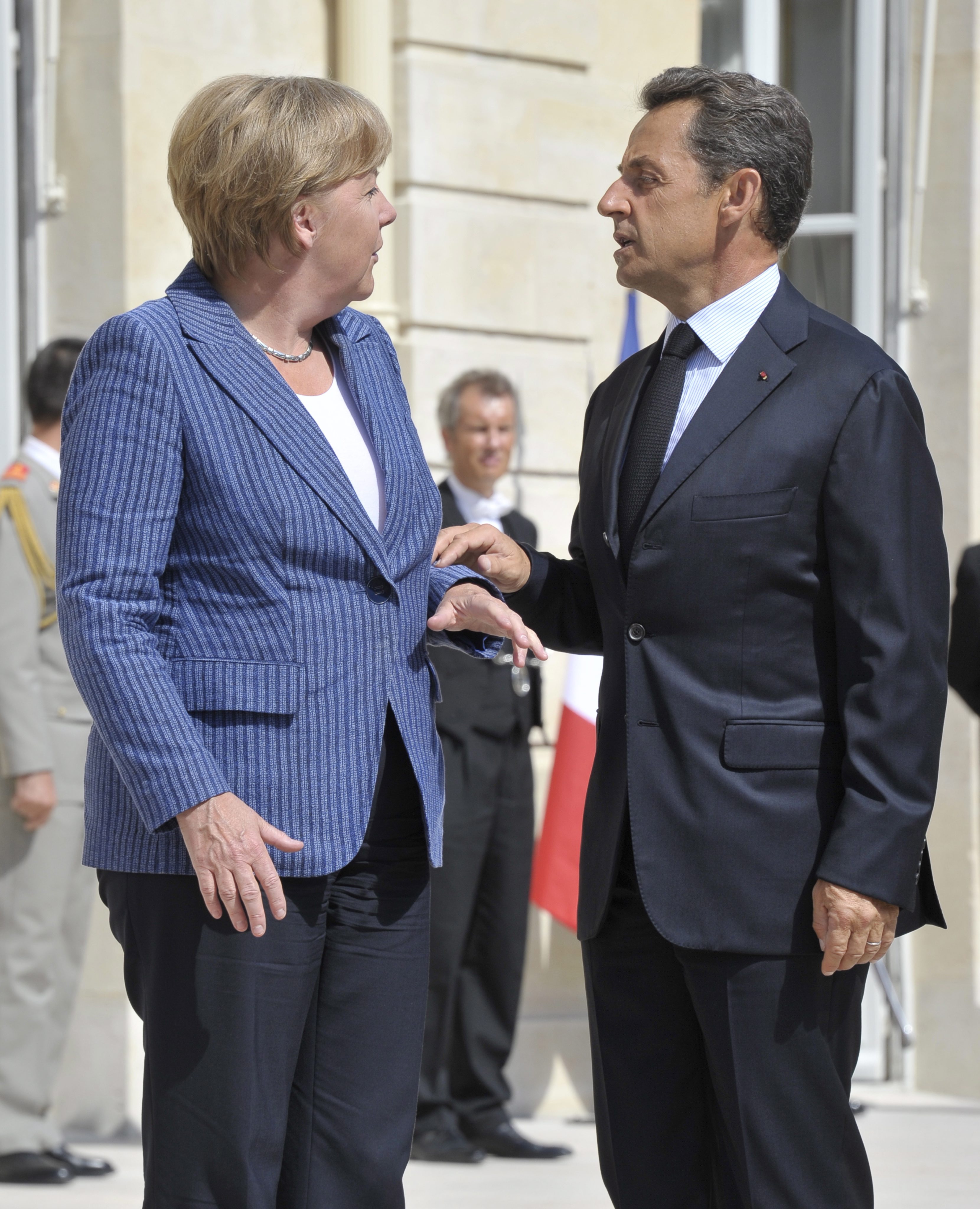 Меркел и Саркози: Бъдещето на Гърция е в еврозоната