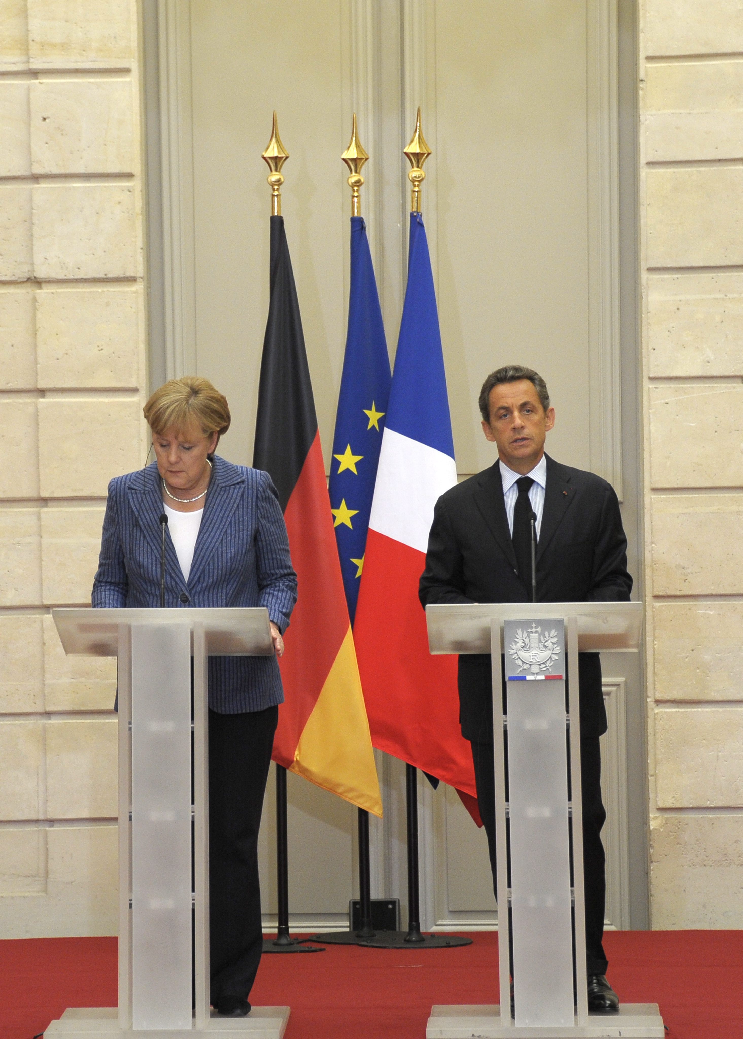 Саркози и Меркел предлагат ”правителство” на еврозоната
