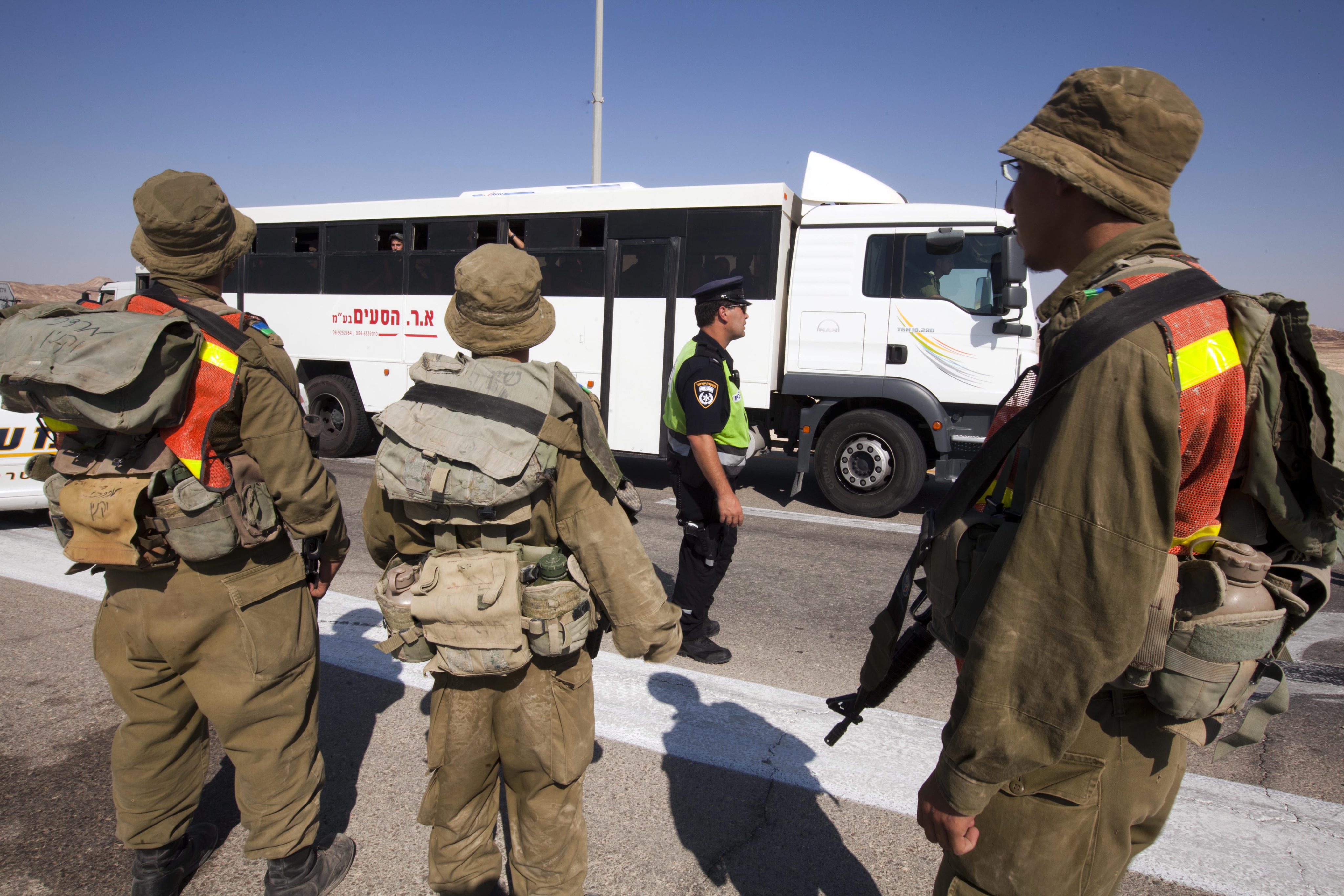 Поне 14 души загинаха след терористични атаки в Израел