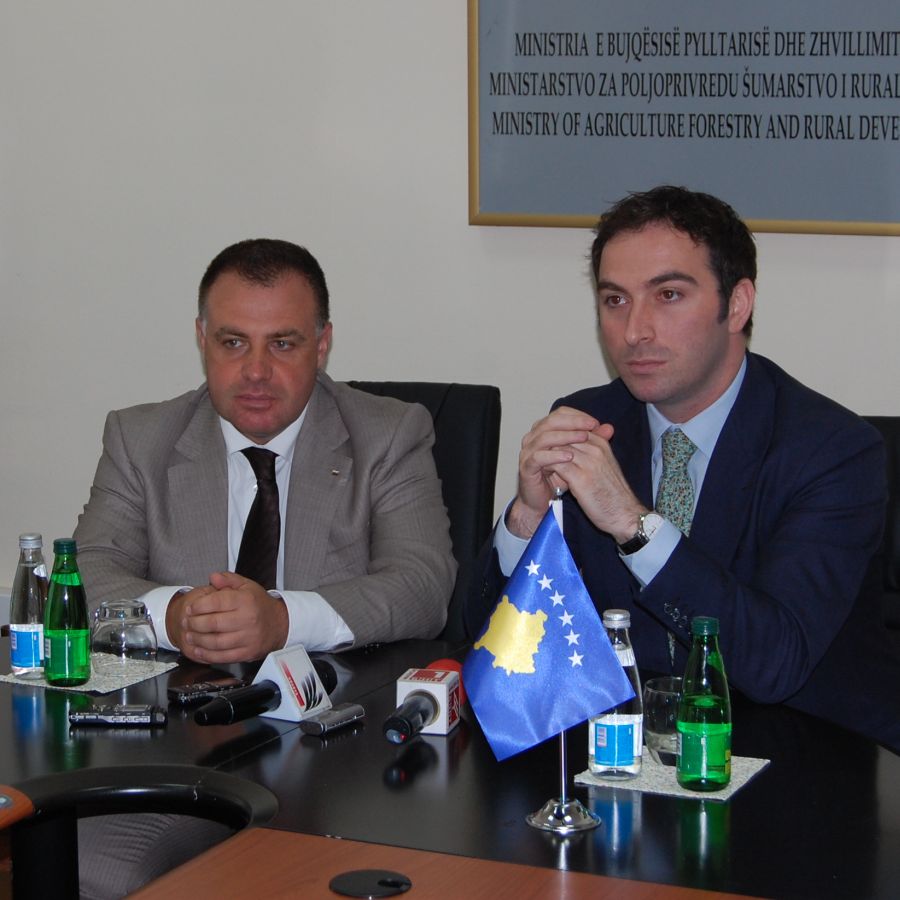На среща със своя колега Блеранд Ставилечи Мирослав Найденов предложи България да снабдява Косово при дефицит от хранителни прод