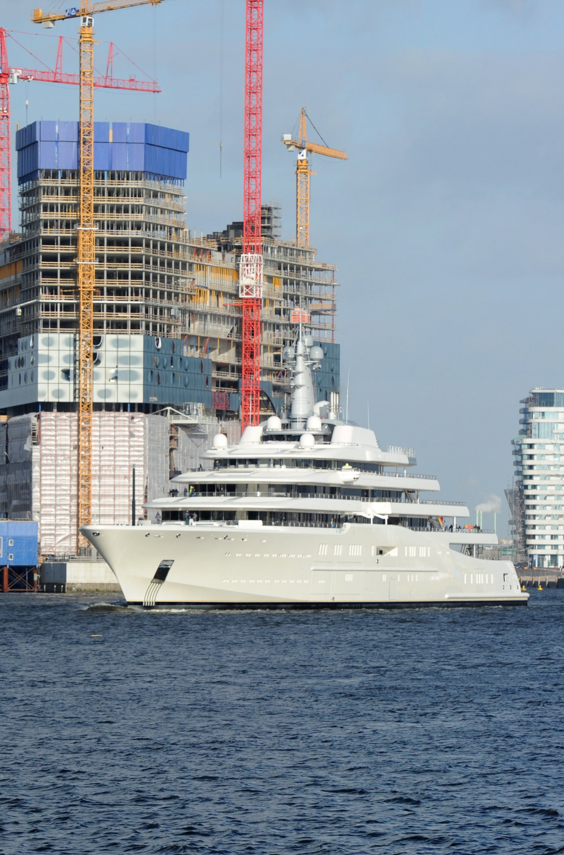 Яхтата на руския милиардер Роман Абрамович ”Еклипс” струва ”скромните” $1,2 млрд.