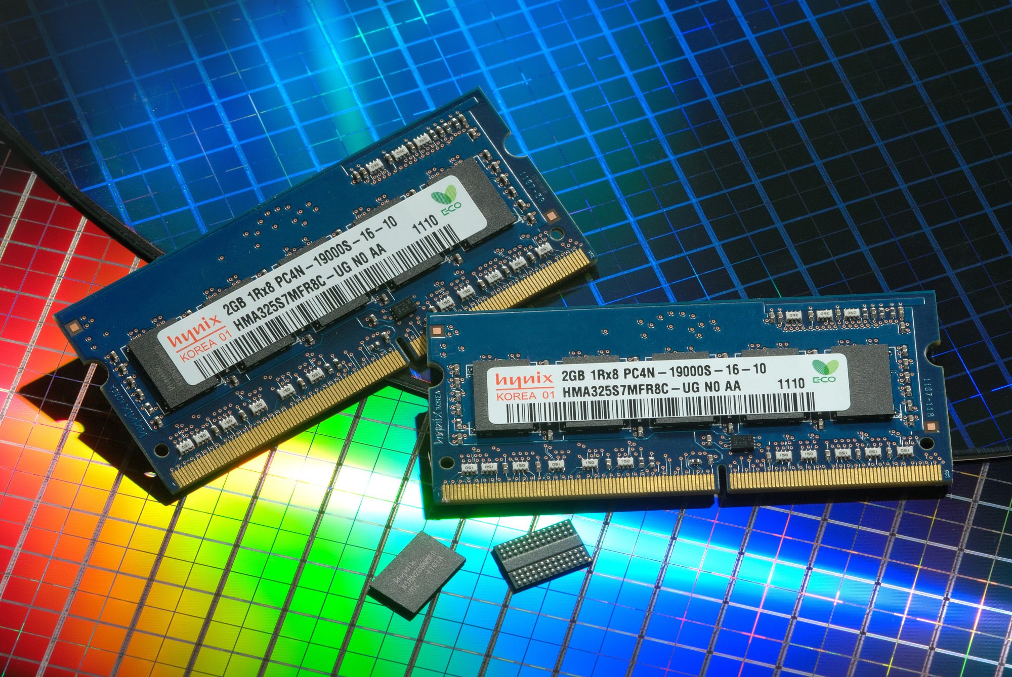 Производители на памети като Hynix и Samsung вече показаха своите първи DDR4 продукти