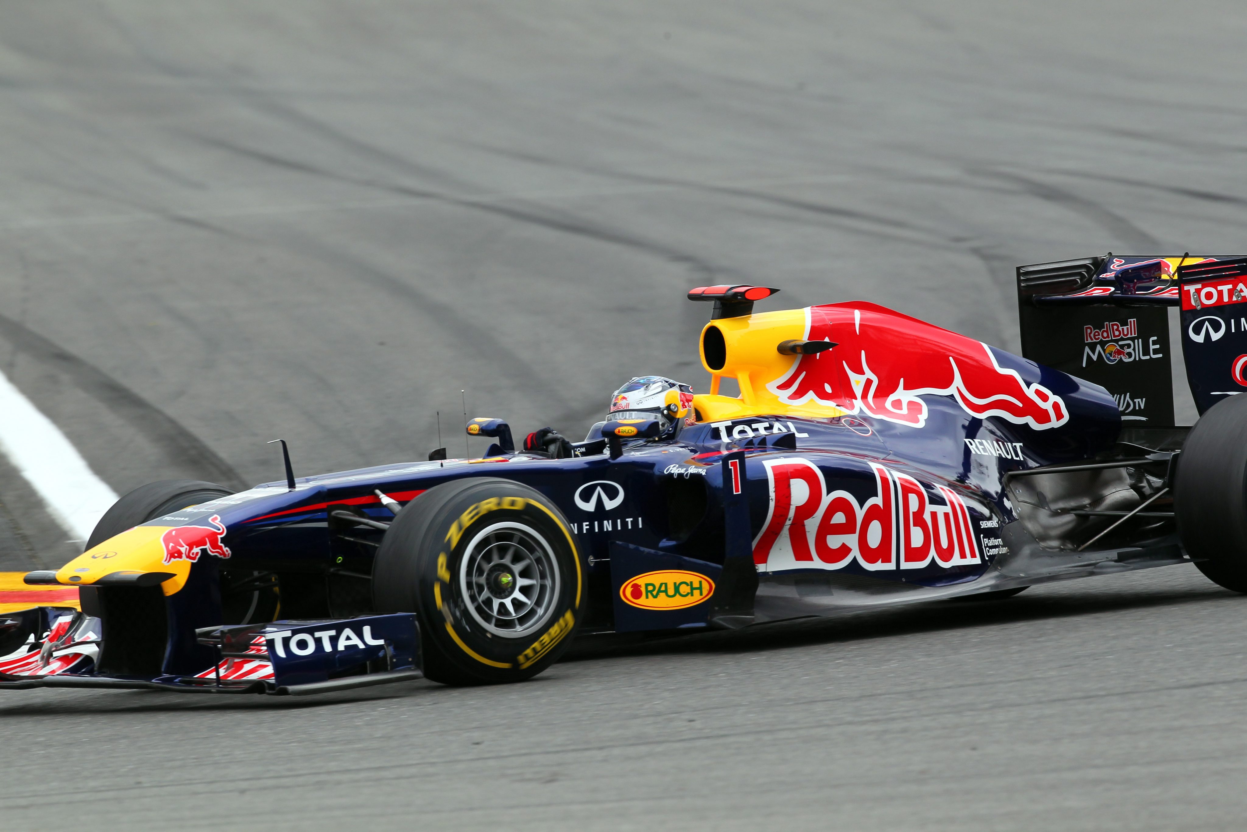 Себастиан Фетел с Ред Бул спечели последната тренировка преди квалификацията за Гран При на Бразилия
