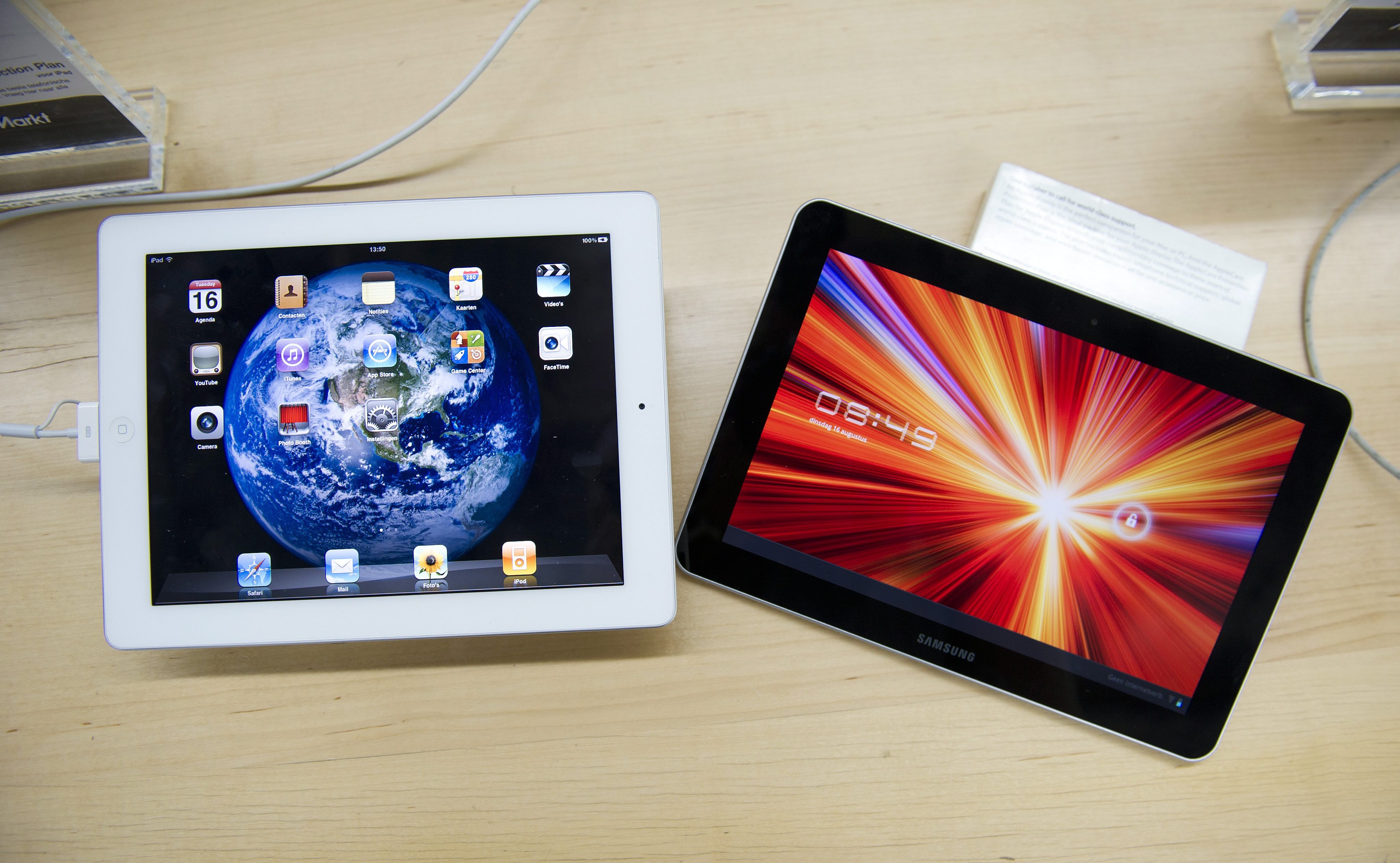 Galaxy Tab 10.1 и iPad 2 в магазин в Холандия