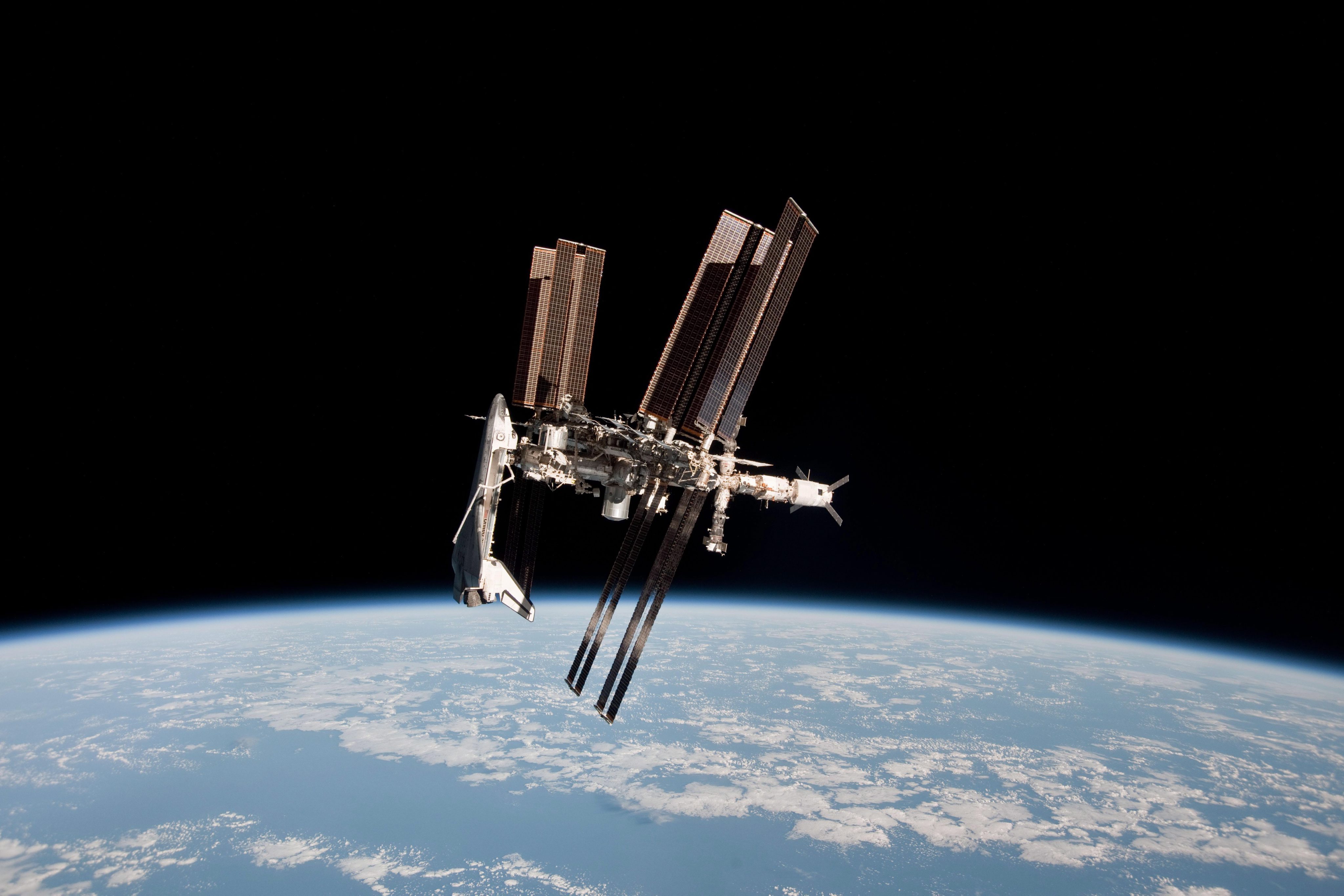 Международната космическа станция стана на 15 г.