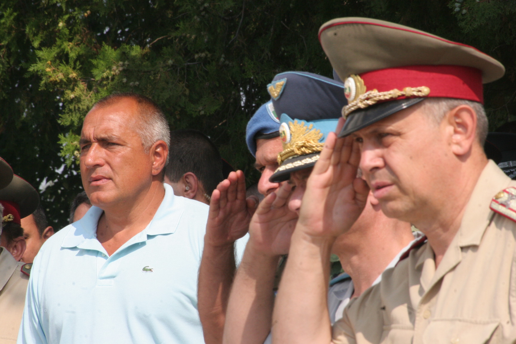 Борисов: Ще модернизираме армията след пътищата и доходите
