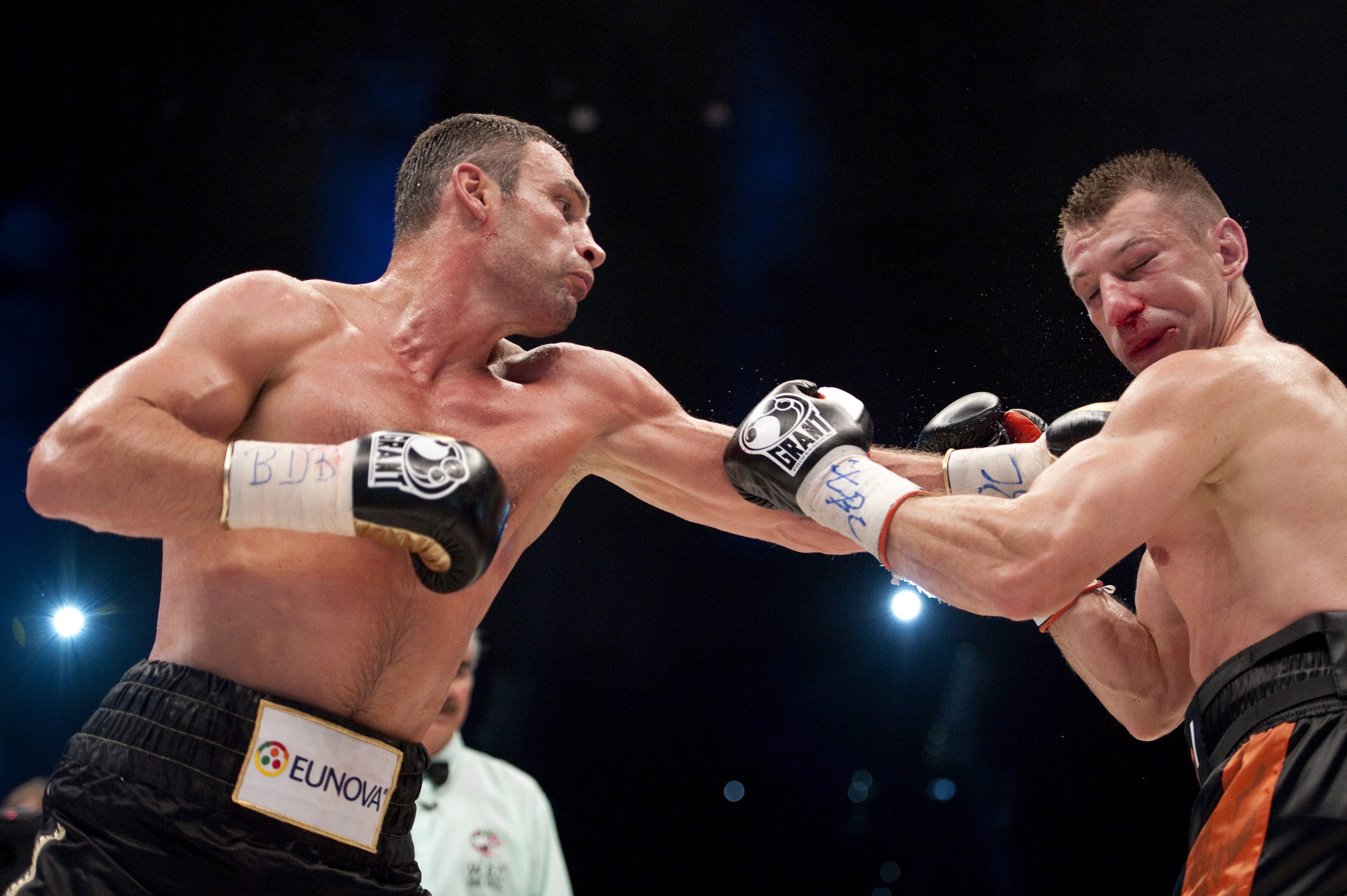 Виталий Кличко защити световната си титла по версия на WBC