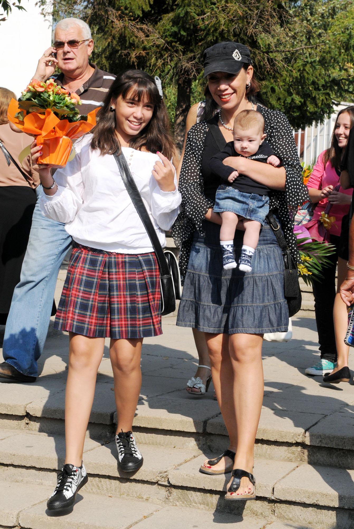 Лара Златарева с бебето Вая и Бернарда