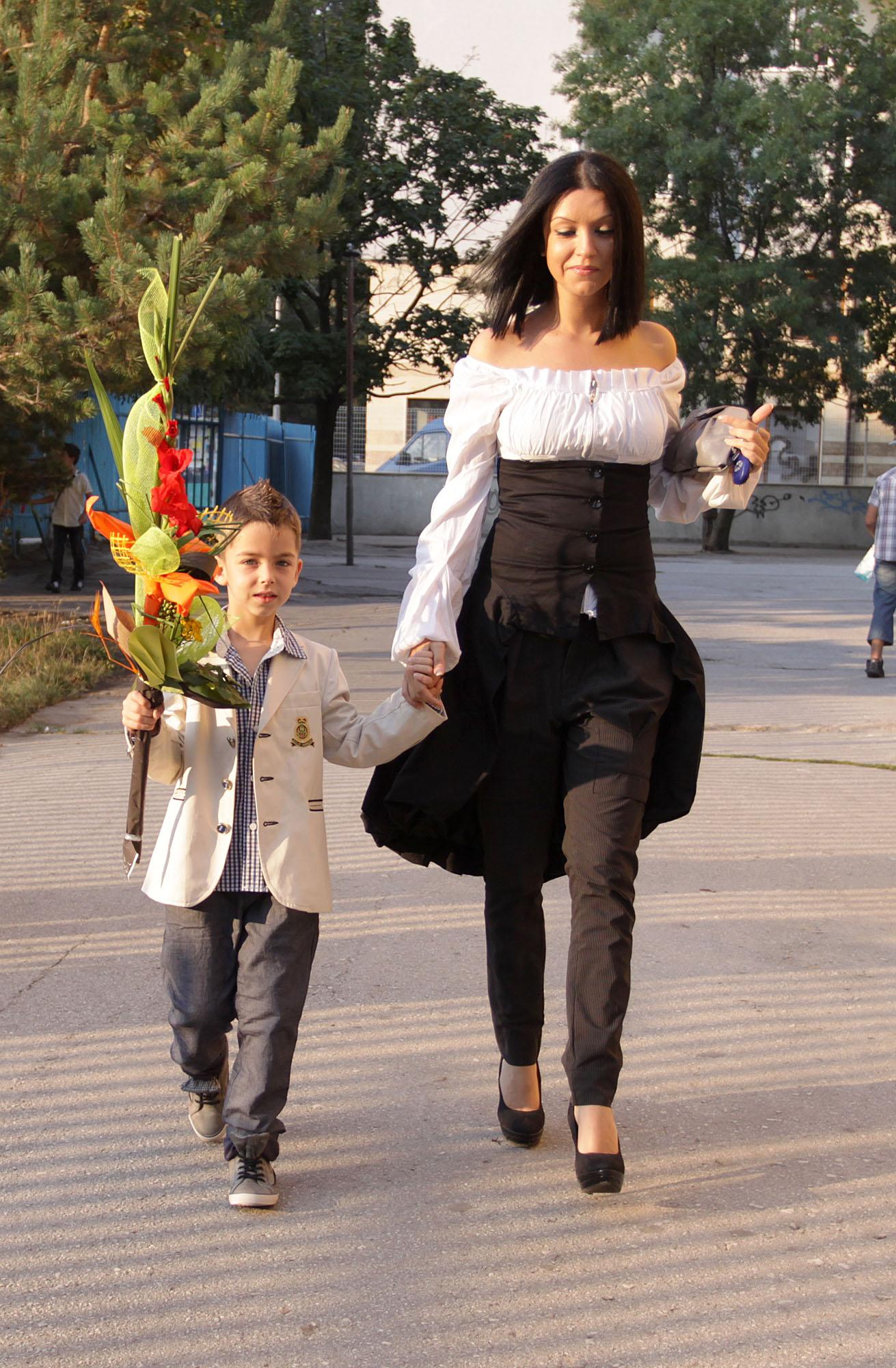 Фолкпевицата Антонина и сина й Денис