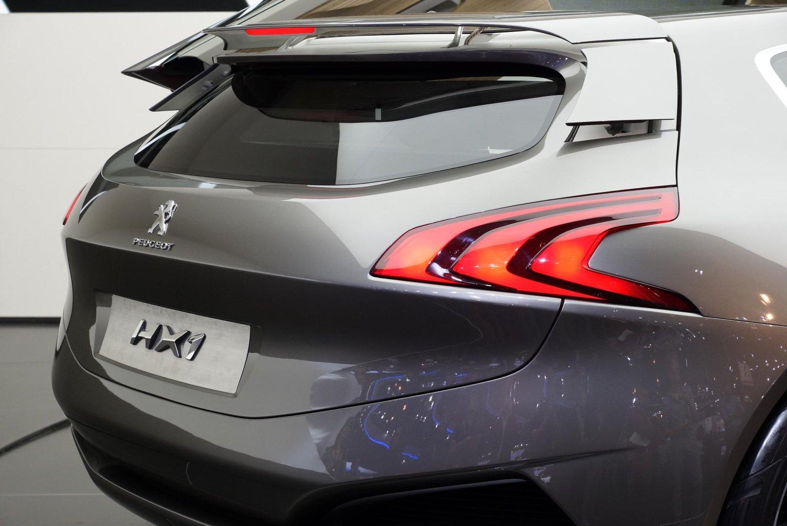 Концепция на Peugeot върви с чифт обувки