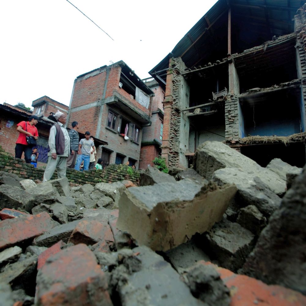 Десетки загинаха при трус в Индия, Непал и Тибет