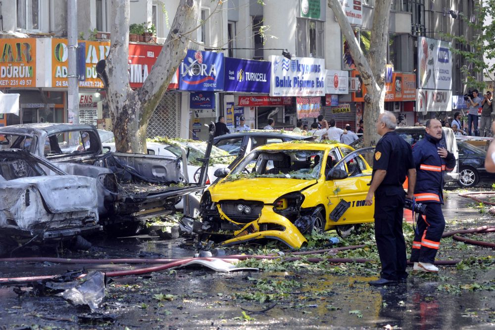 Камикадзе се взриви пред турски полицейски участък