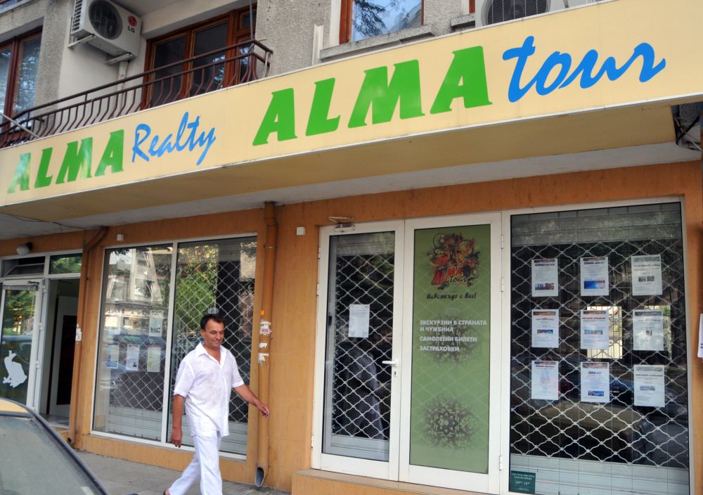 Офисът на туроператора ”Алма Тур” в Бургас е затворен