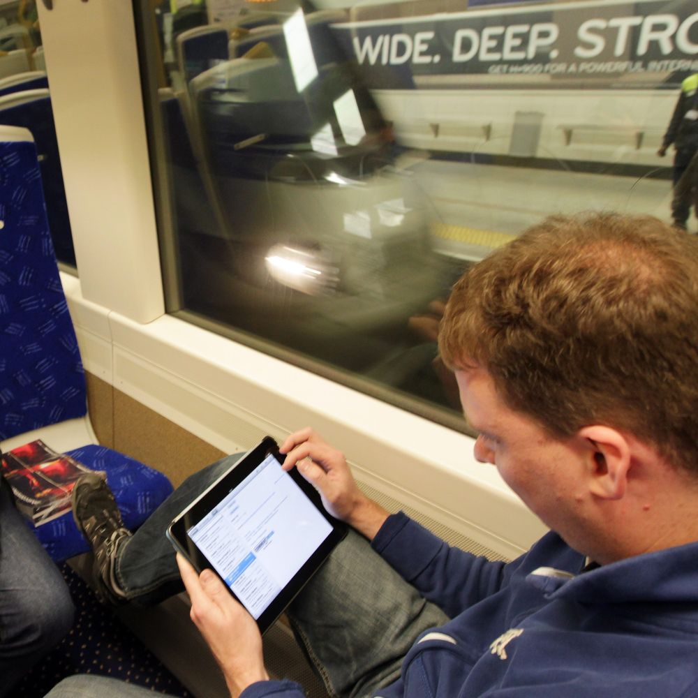 Единствените, които остават извън опасност, са притежателите на таблети и смартфони