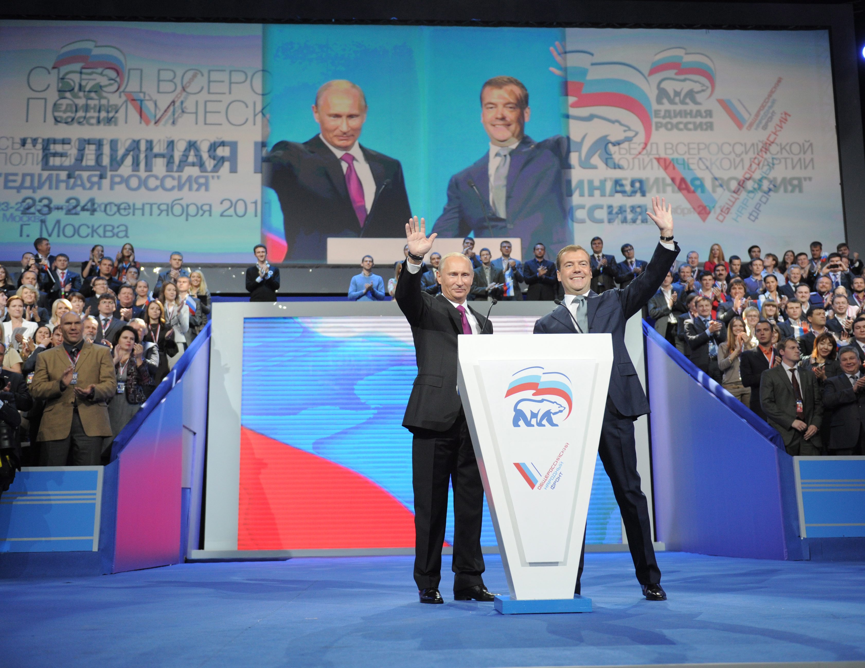 Медведев предложи Путин за президент, а Путин- Медведев за премиер