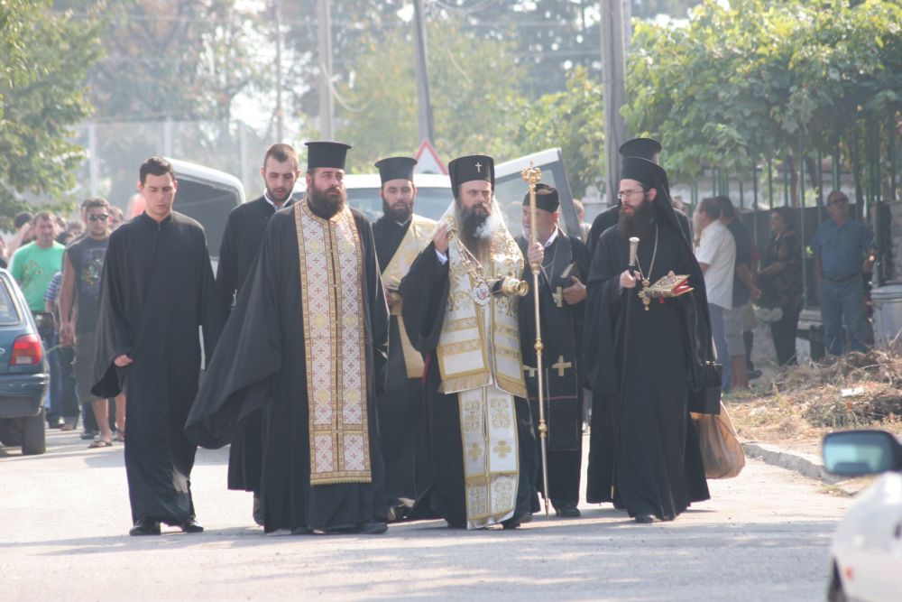 Пловдивският митрополит Николай пристигна в Катуница, за да извърши опелото