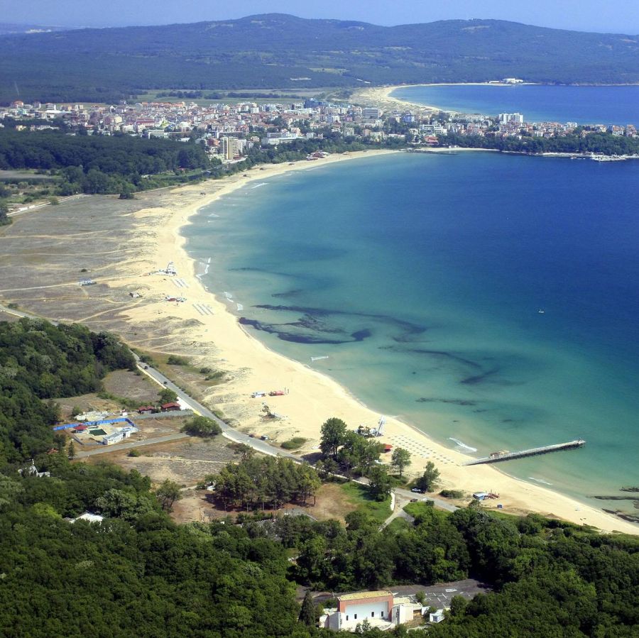 Спасяват изчезващия северен плаж в Приморско