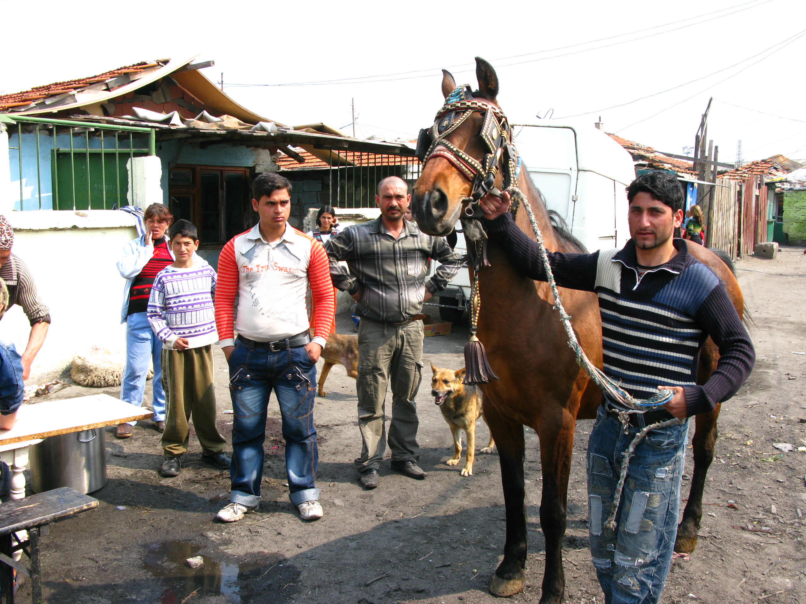 САЩ: Корупция, подслушване и маргинализиране на ромите в България