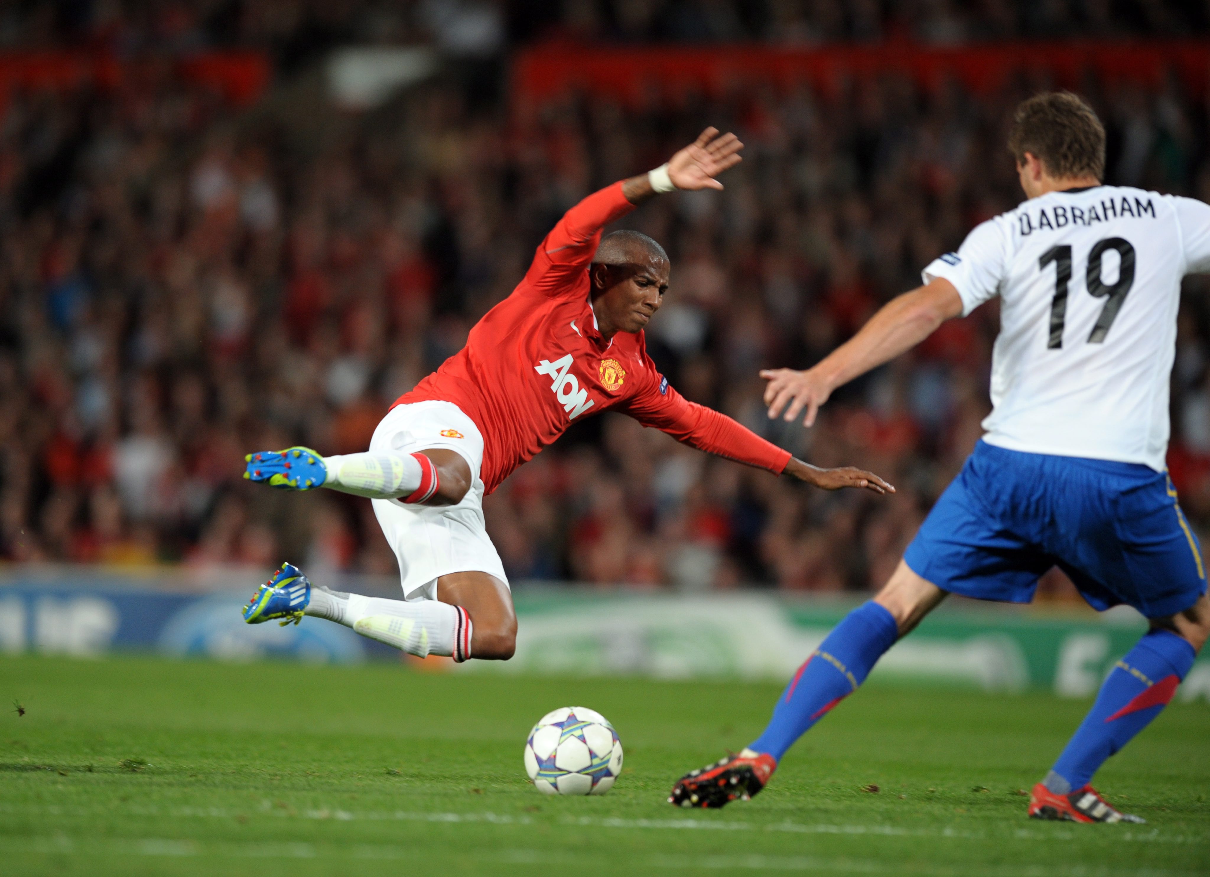 Базел изпусна Юнайтед на Олд Трафорд в голово шоу (видео)