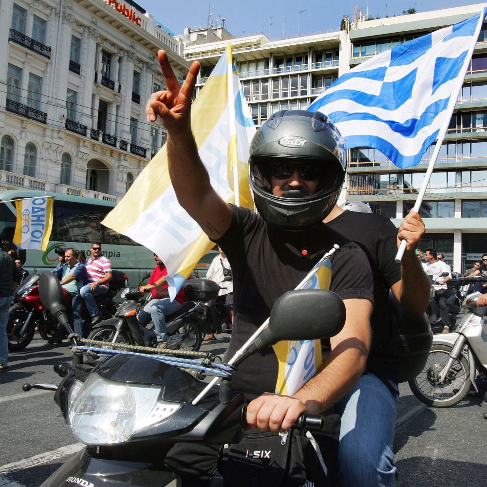 Гръцките чиновници гонят тройката кредитори