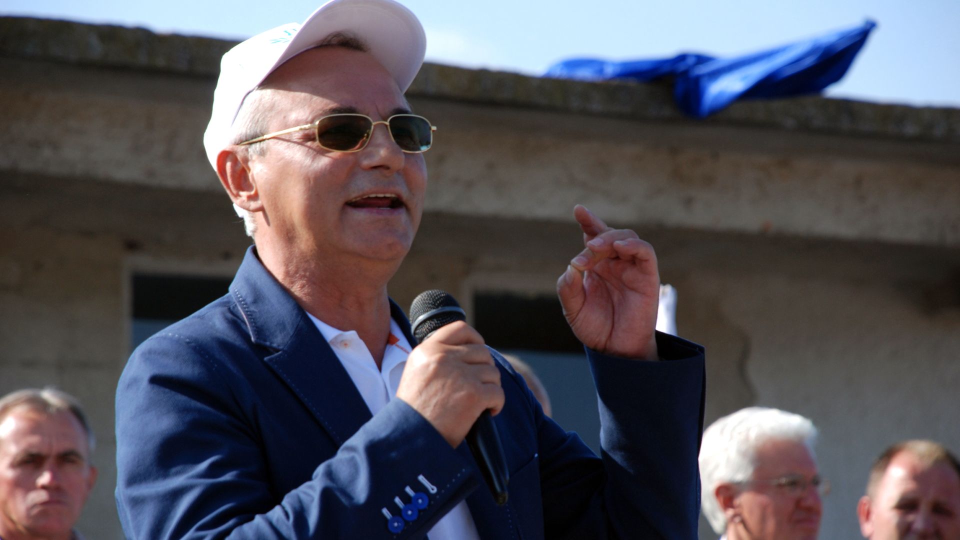 Вицепремиерът Валери Симеонов съобщи че не е получил отговор на