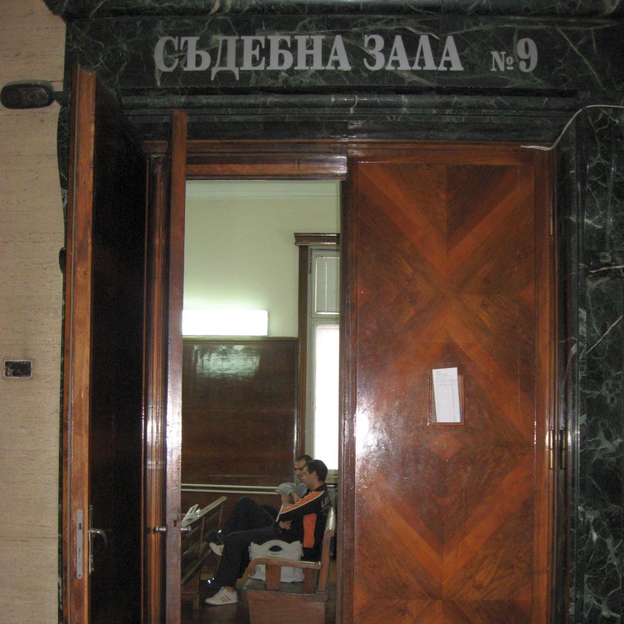 Съд забрани на майка да доближава детето си