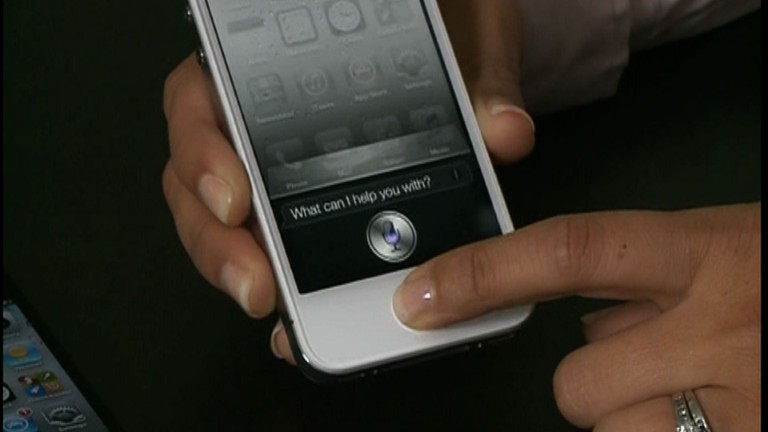 Новият iPhone 4S отговаря на гласови команди